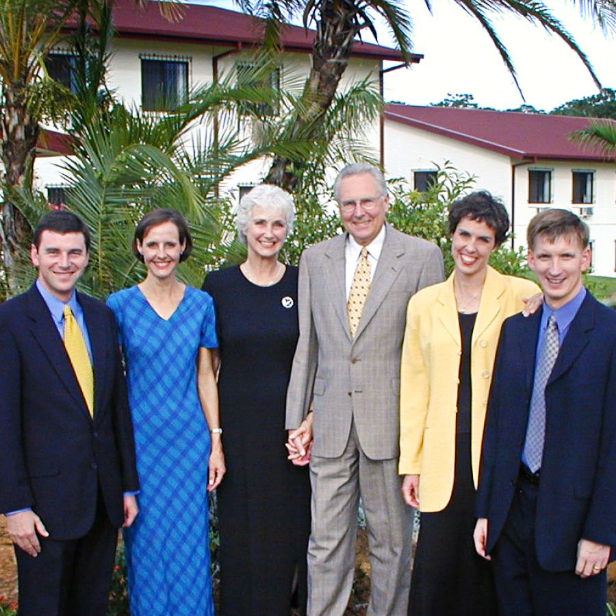 Thomas McLain kɛ e yo Bethel kɛ a biyi enyɔ ɔmɛ, kɛ a hunomɛ
