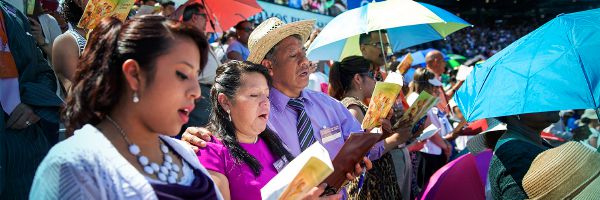 Asistentes a la Asamblea Internacional de los testigos de Jehová del 2014 en Nueva Jersey (Estados Unidos)