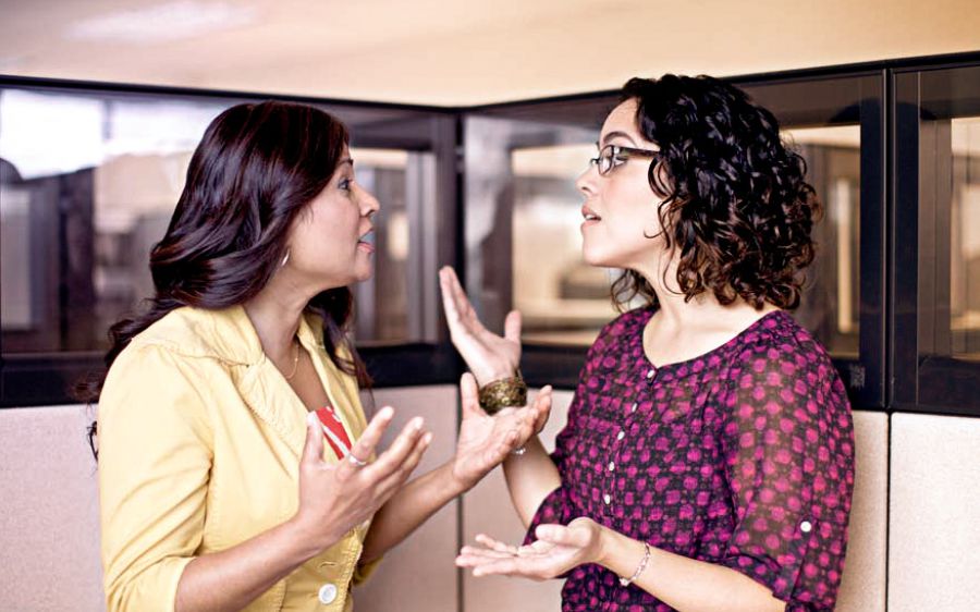 Dos hermanas tienen un desacuerdo