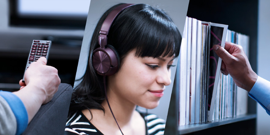 1. Un hombre viendo la televisión; 2. Una joven escuchando música; 3. Un hombre toma una revista de una estantería