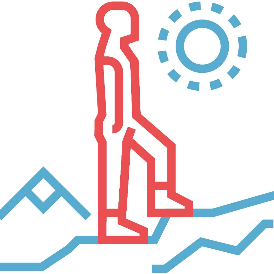 Un hombre escalando una montaña