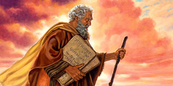 Moses met twee kliptablette wat die Tien Gebooie bevat.