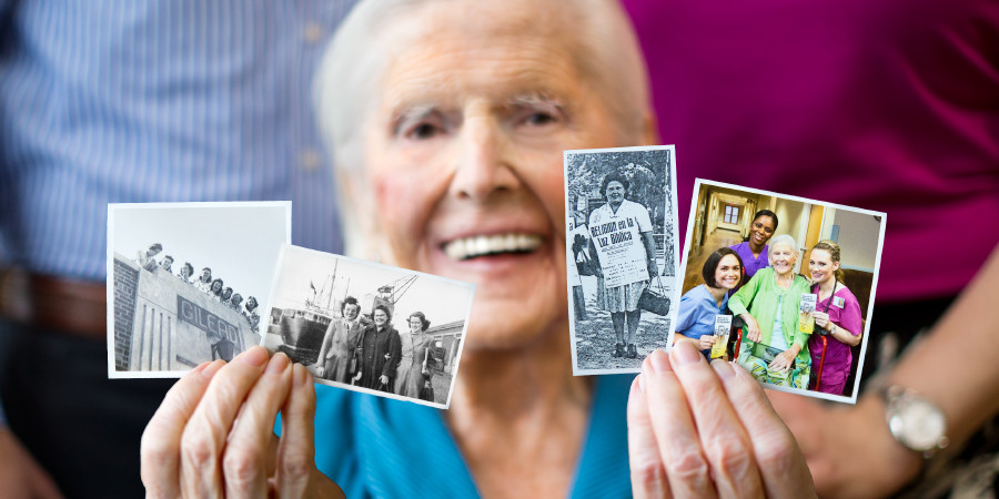 ’n Bejaarde suster wys foto’s van haarself waar sy aan verskillende aspekte van die bediening deelneem