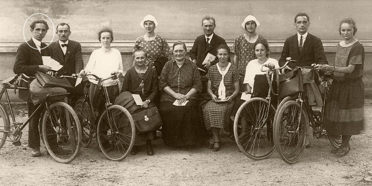 Johannes Rauthe saam met ’n groep wat in velddiens uitgaan