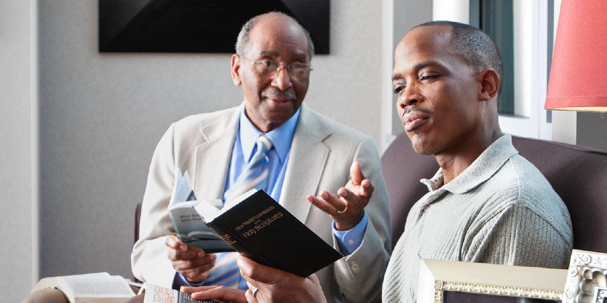 Kiñe peñi nütramkafi ta kiñe che chillkatukelu Biblia