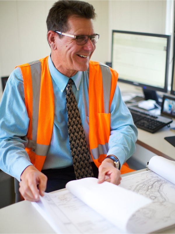 Kenneth jilatajj uta lurañ planonak uñakipaski