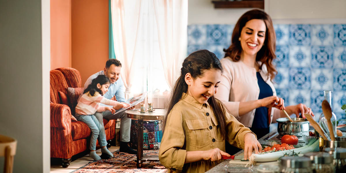 Mä familiaw wali kusisit qamartʼasipki. Taykampi mayni jiskʼa phuchapampejj cocinanwa manqʼa phayasipki. Awkimpi mayni jiskʼa phuchapampisti maysa cuartonwa fotonak uñasipkaraki