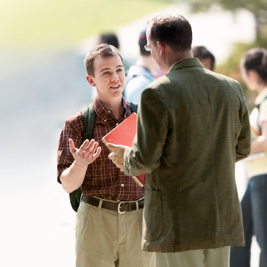 Ҝәнҹ Шаһид кишијә иманыны изаһ едир