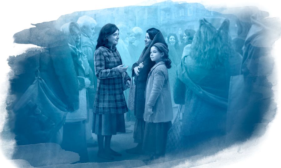 Бир Јеһованын Шаһиди чөрәк нөвбәсинә дајанан инсанлара тәблиғ едир