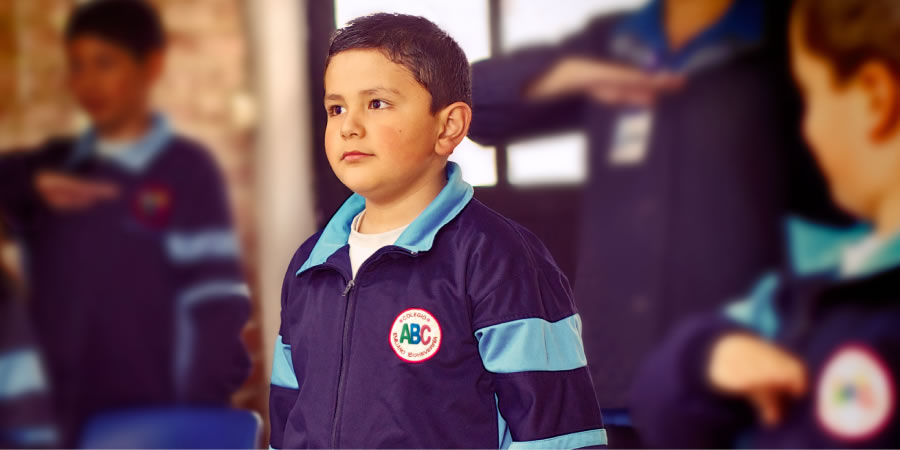 Bir yeniyetmə məsihçi qardaş məktəbdə öz bitərəf mövqeyini qoruyur