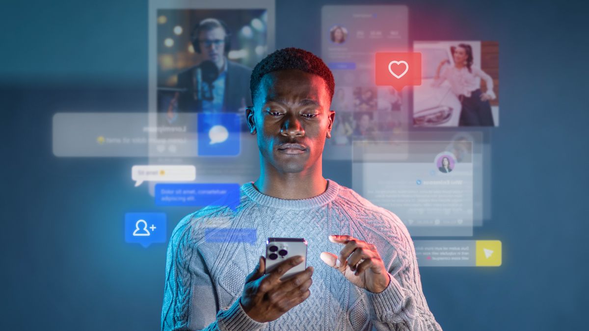 Qardaş telefonuna baxır. Onun əhatəsində sosial media postları, podkastlar, xəbərlər, şəkillər, mesajlar, müxtəlif işarələr və emojilər var.