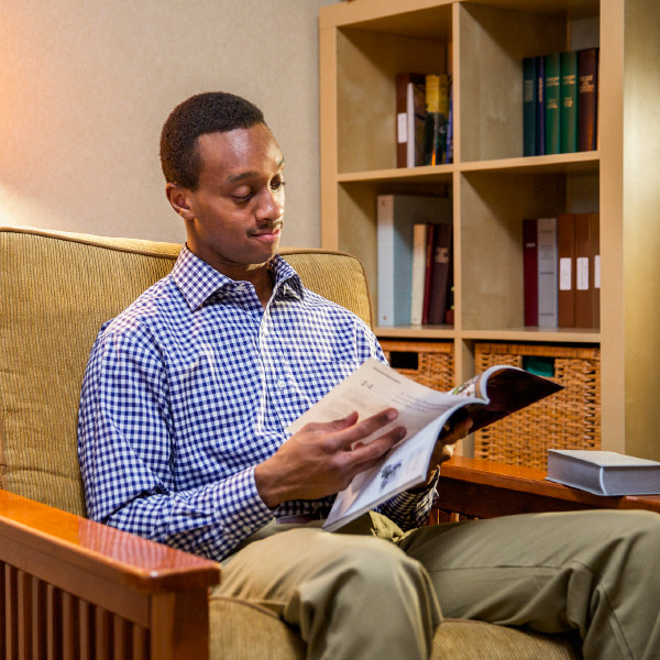 Yehovanın Şahidi Müqəddəs Kitabı araşdırır