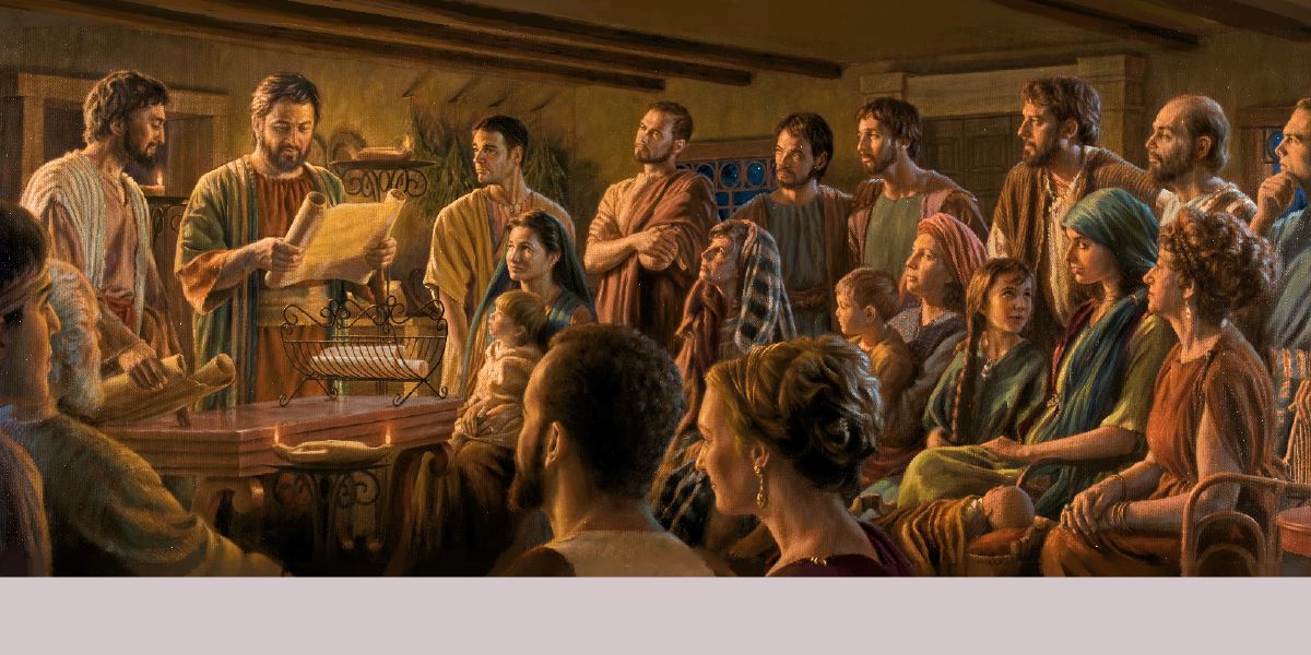 Si Silas asin Judas na binabasa an sarong rolyo sa atubangan kan kongregasyon sa Antioquia sa Siria.