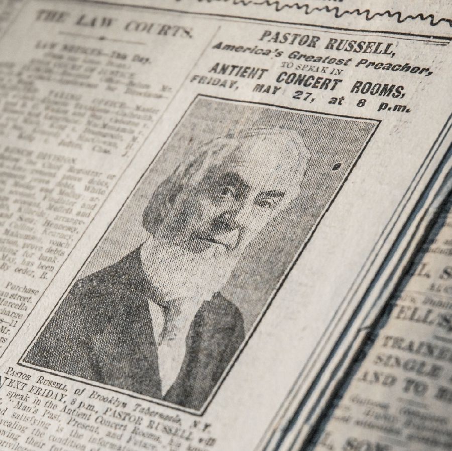 An diyaryong The Irish Times na nakaanunsiyo an pampublikong diskurso ni Brother Russell