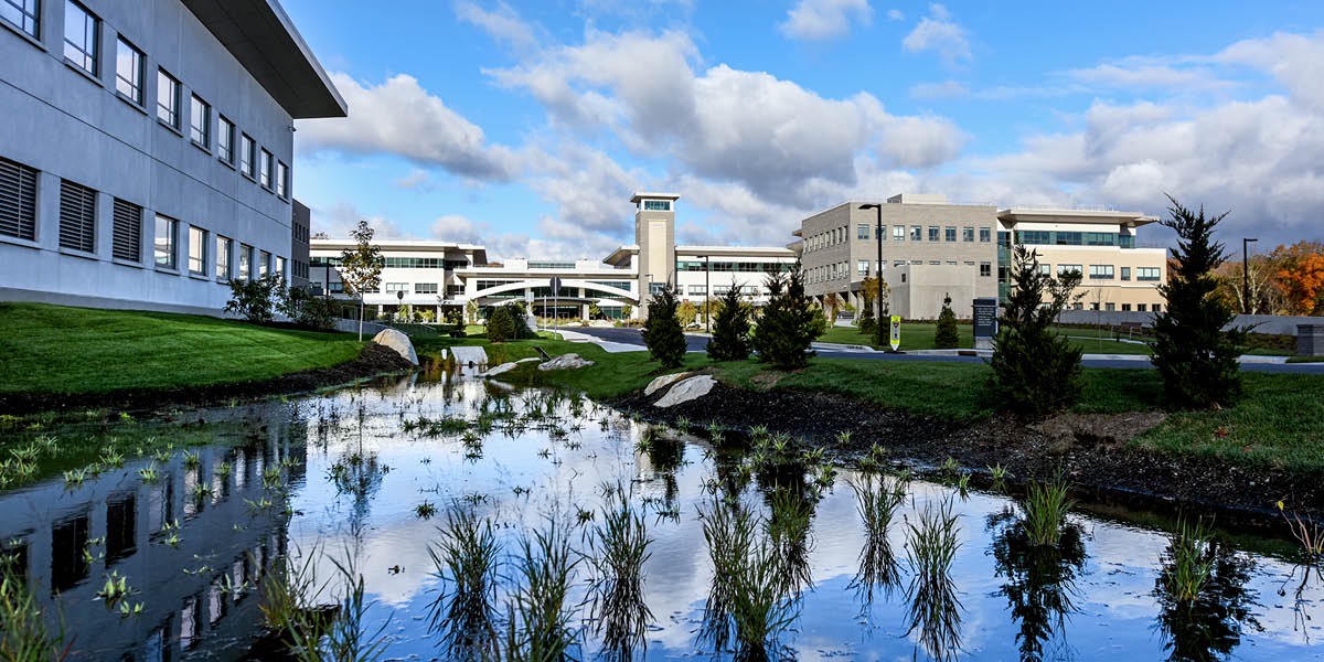Amaofeshi ayakalamba aya ku Warwick, mu New York