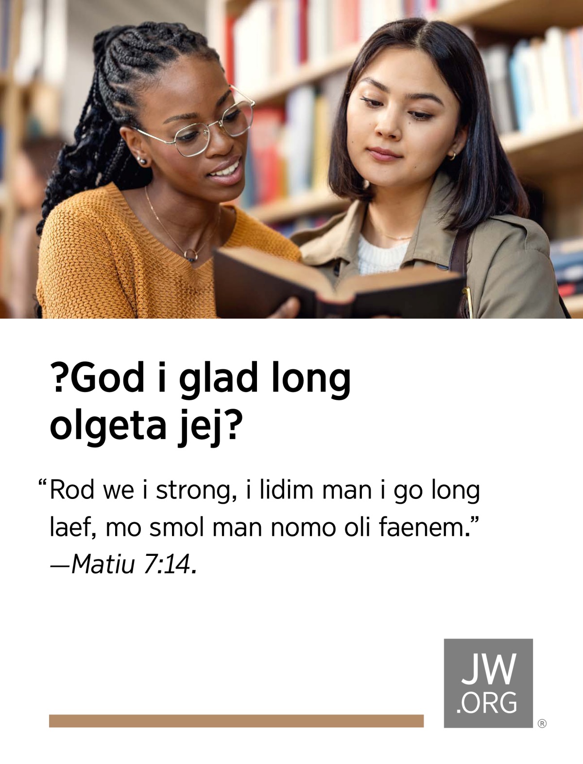 Tu yangfala woman i stap lukluk wan buk long laebri.