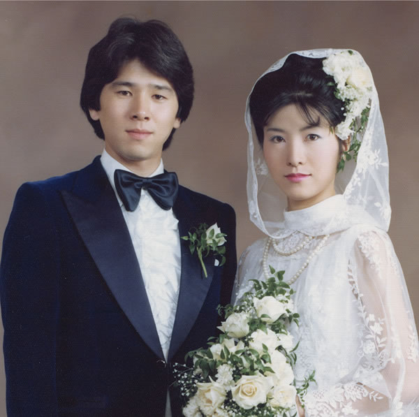 Um casal no dia do seu casamento