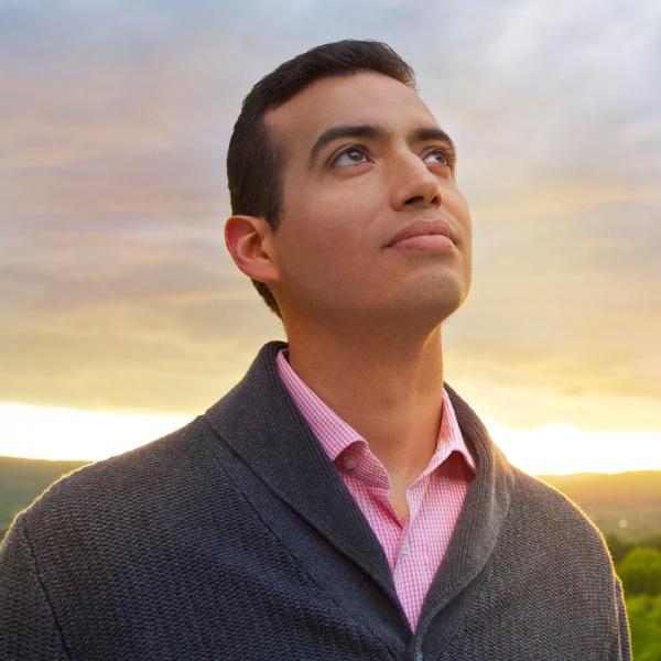 Um homem pensando em Deus