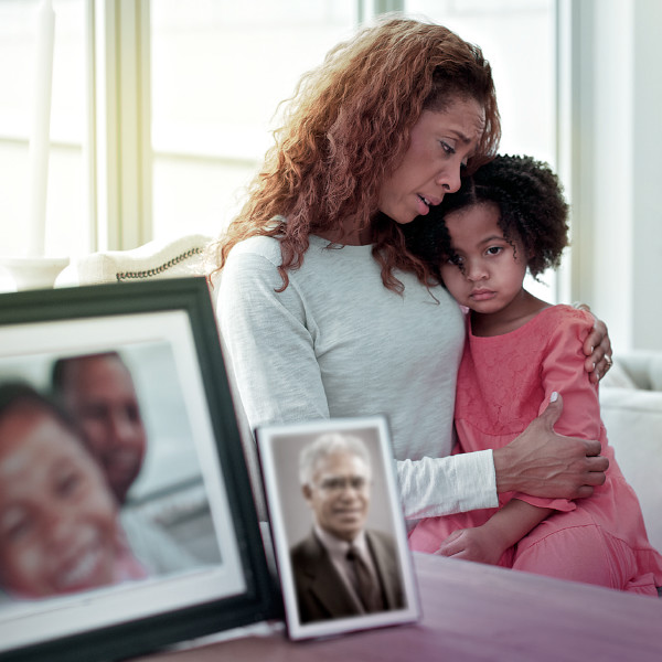 Capa de A Sentinela, agosto de 2015 | Será que existe — vida após a morte?