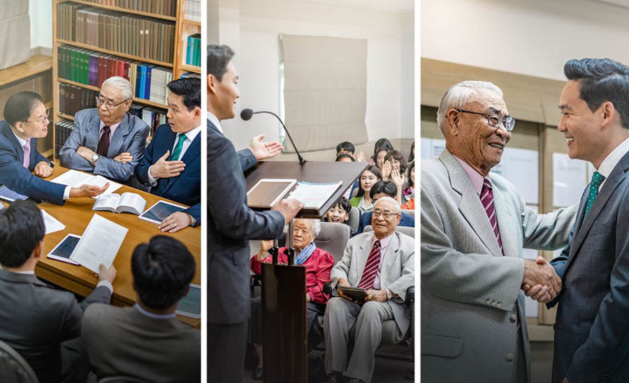 Collage: 1) En una junta de responsables de congregació, li demanen a un ancià major que prepare a un altre ancià més jove per a que puga conduir l’estudi de La Talaia. 2) L’ancià més jove està conduint l’estudi de La Talaia mentres l’ancià major està assentat observant-lo. 3) L’ancià major felicita a l’ancià més jove donant-li la mà.