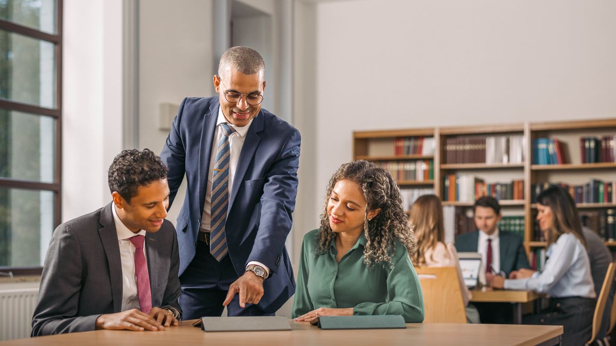 Aban arufudahati ayusura aban tableta lun lakutihan aban ariñahani hama aban feru maríeitiña lidan añaha lan aturiaha tidan líburu-agei to tani Leskuela houn Apurichihatiña Larúeihan Bungiu. Arihúatiña amu aturiahatiña.