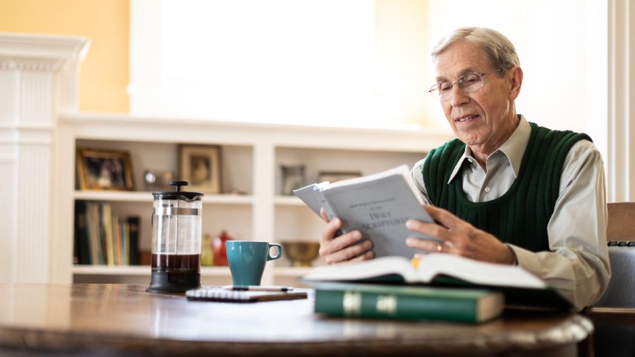 John najin nuskʼij ruwäch le Biblia