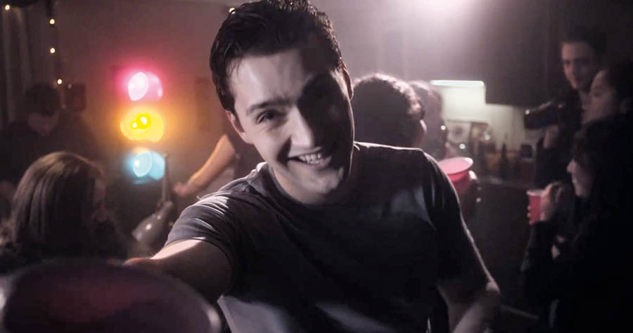 Txienge txa vhidhiyo yi yi ku ‘U nga eteteli ava vo mbi thembeka.’ Nadia a txi alakanya ngu mfana a txi mninga wusuki ka mbuso.