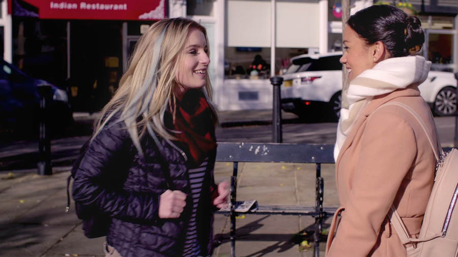 Txienge txa vhidhiyo yi yi ku ‘Mana litsako u txi maha vagondiswa​—Tshukwatisa wusikoti wako wo gondisa—​Gondisa ngu ku hiseka.’ Rosa ni Rita va txi bhula ngu ku hiseka magwito ka gondo.