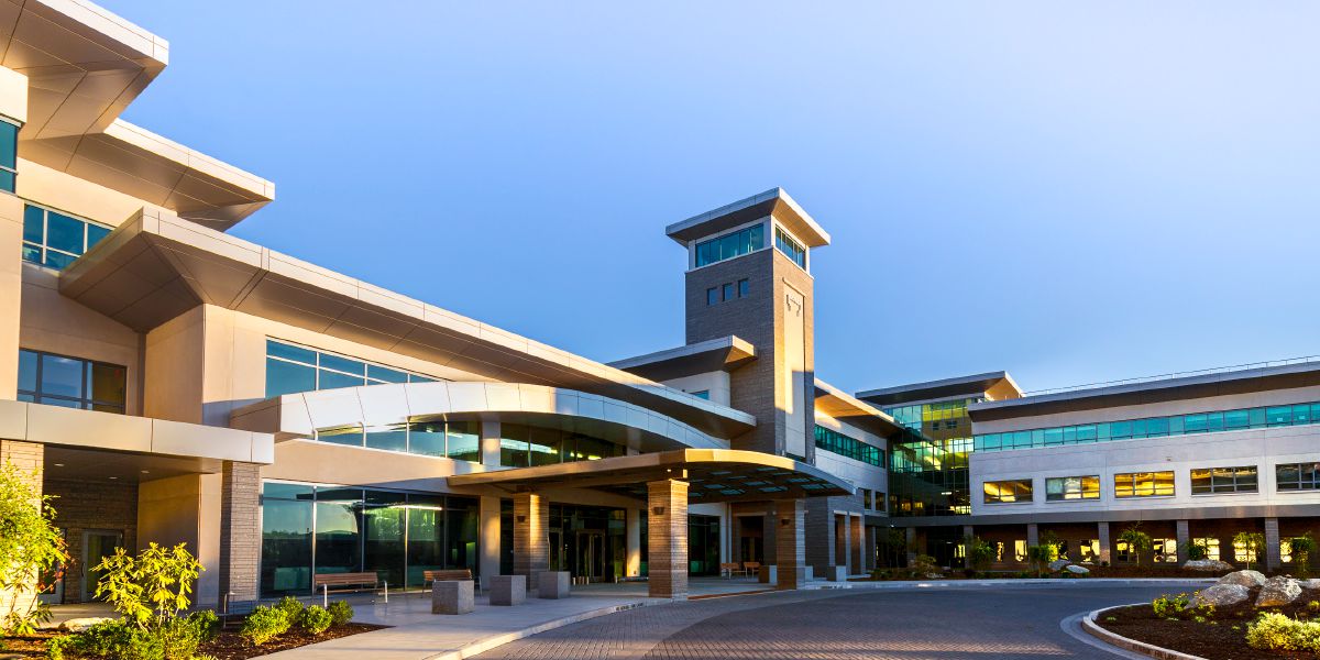 Ang entrance lobby diin makita ang tower sa tibuok kalibotang hedkuwarter sa Warwick, NY