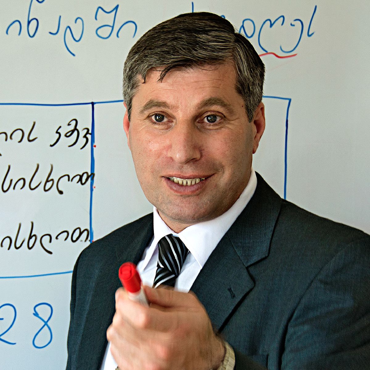 Si Davit Samkharadze, nga instruktor sa Bible school
