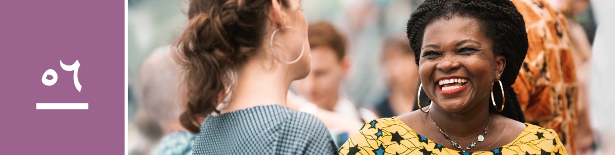 وانە‌ی ٥٦.‏ دوو خوشکی ڕە‌گە‌زی جیاواز بە‌خۆشحاڵییە‌وە سڵاو لە‌یە‌کتر دە‌کە‌ن.‏