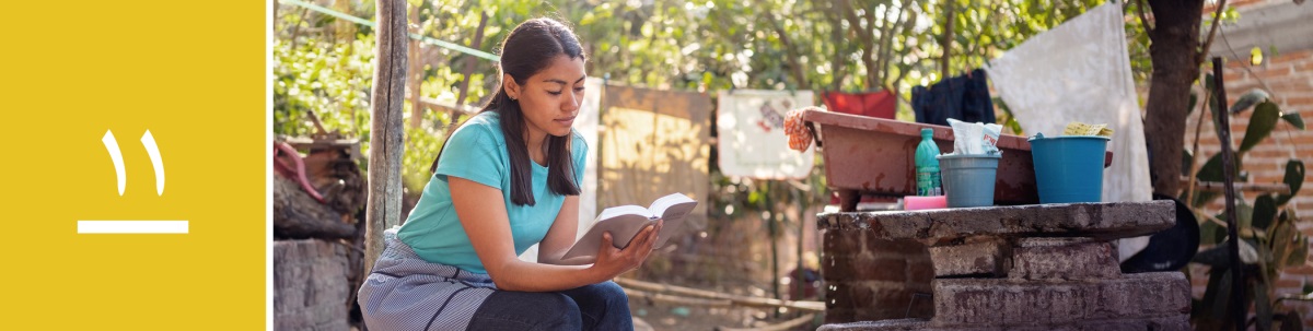 وانە‌ی ١١.‏ ژنێک لە کاتی پشوویە‌کدا لە کارە‌کانی ماڵە‌وە پە‌رتووکی پیرۆز دە‌خوێنێتە‌وە.‏