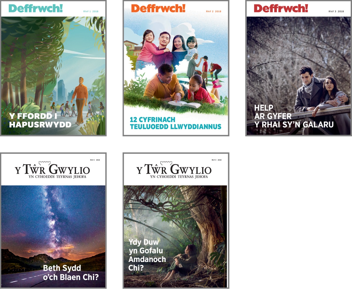 Collage: Pynciau’r ‘Tŵr Gwylio’ a ‘Deffrwch!’ yn 2018. 1. ‘Beth Sydd o’ch Blaen Chi?’ 2. ‘Ydy Duw Yn Gofalu Amdanoch Chi?’ 3. ‘Y Ffordd i Hapusrwydd.’ 4. ‘12 Cyfrinach Teuluoedd Llwyddiannus.’ 5. ‘Help ar Gyfer y Rhai Sy’n Galaru.’