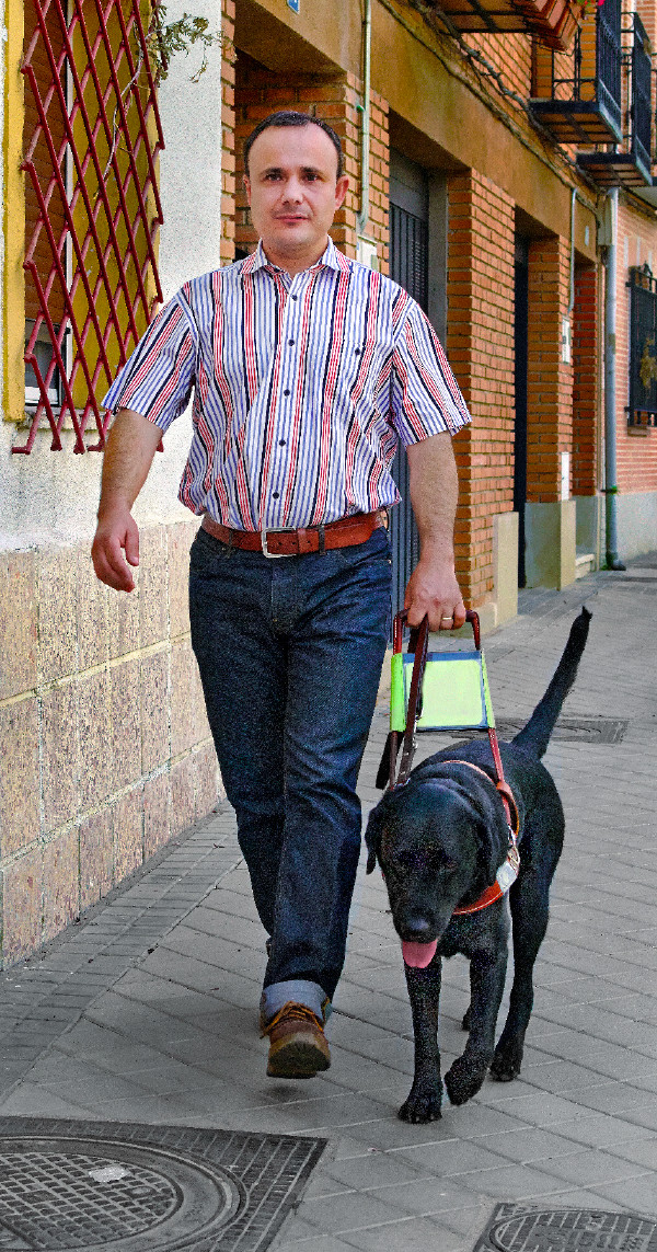 Marco Antonio og hans førerhund, Dante