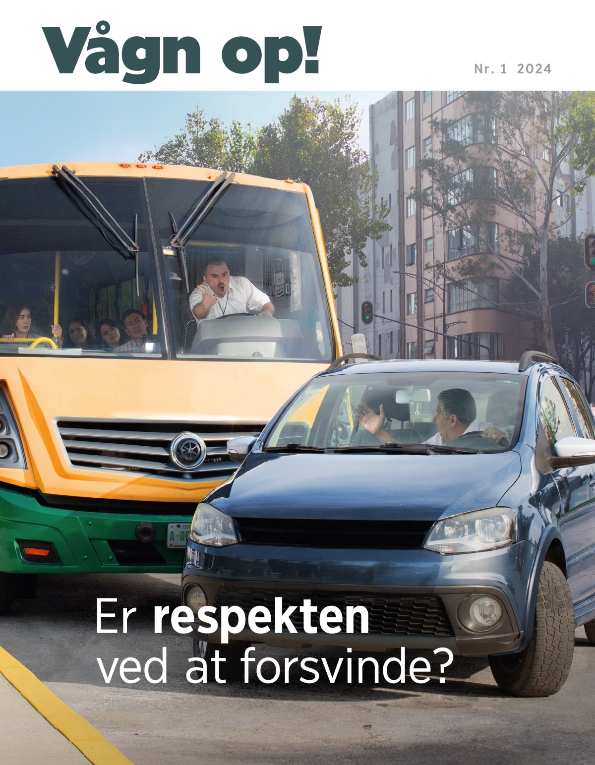 En vred buschauffør råber ad en bilist der er kørt ind foran ham.