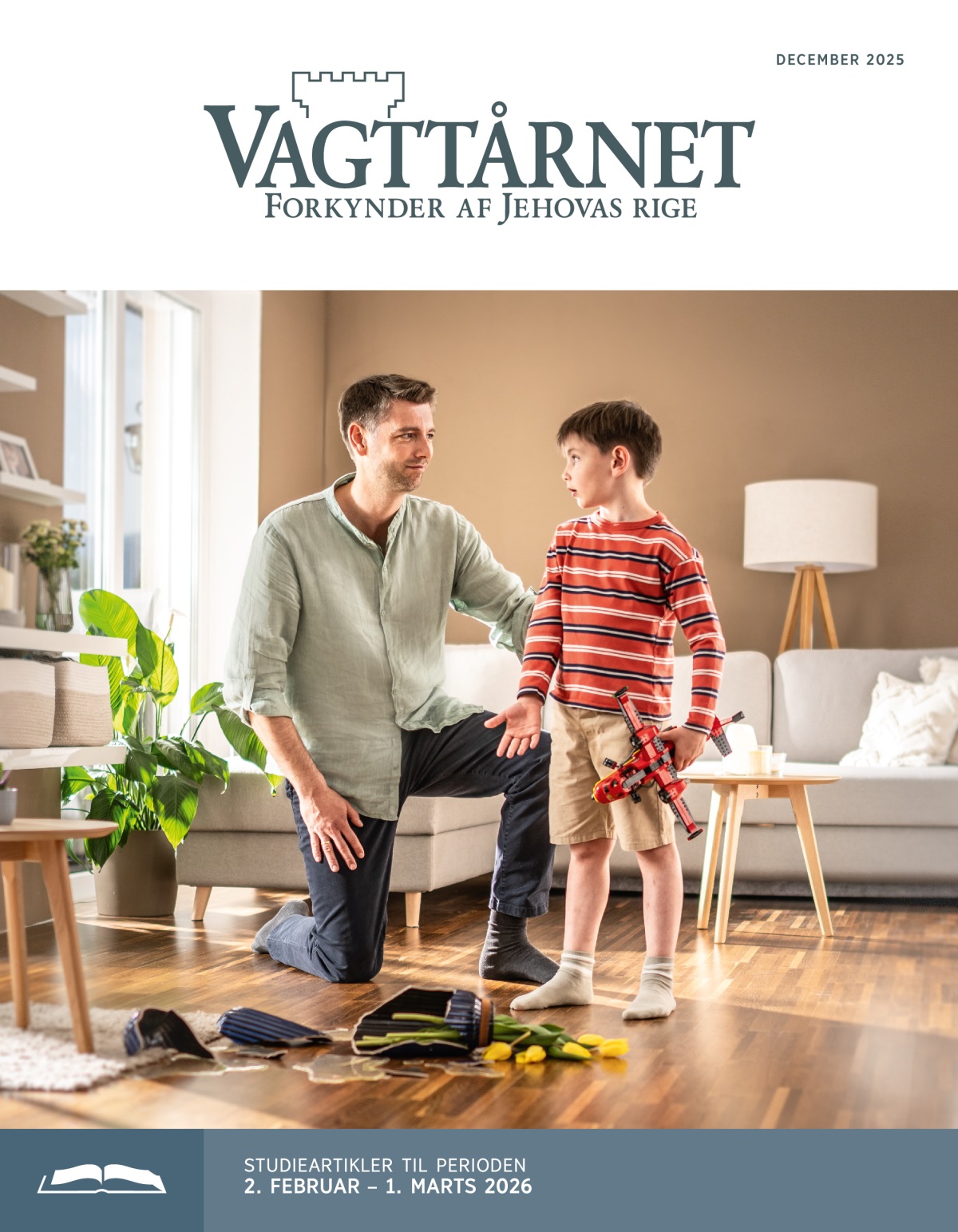 En far knæler ved siden af sin søn og lytter tålmodigt mens han fortæller at han er kommet til at ødelægge en vase da han legede med sit legetøjsfly.
