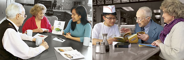 1. Zwei Zeugen Jehovas bei der Chinesischstunde. 2. Zwei Zeugen Jehovas unterhalten sich mit einem Chinesen über die Bibel