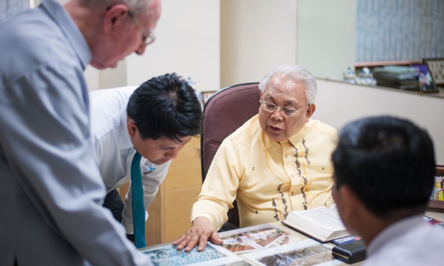 Felix Fajardo a amamane la itre foto lo nyidrëti e Philippines