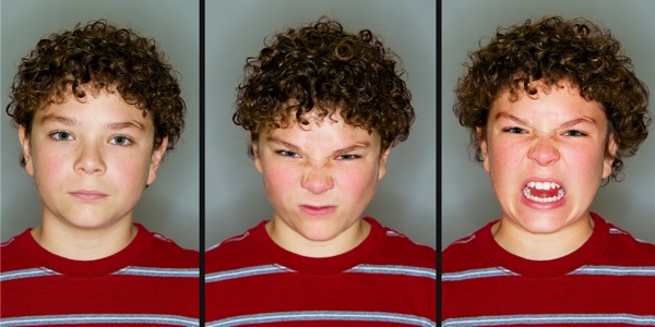 Tres estados de ánimo de un joven: 1. Calmado; 2. Disgustado; 3. Enojado