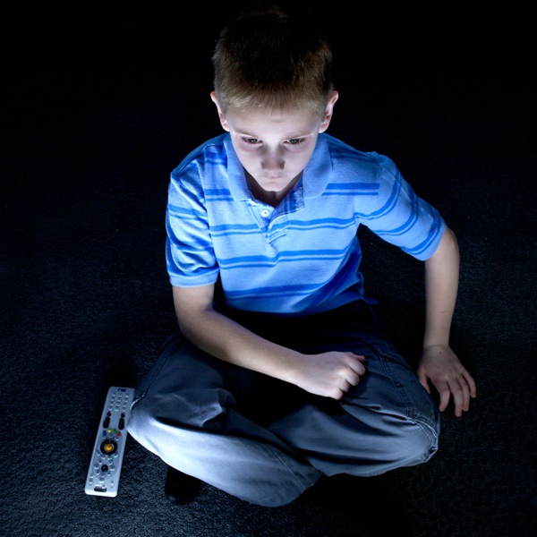 Ŋutsuvi aɖe le television kpɔm