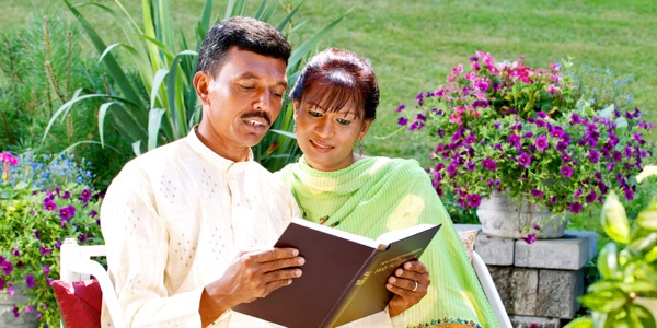 Atsu kple asi aɖe le Biblia xlẽm ɖekae