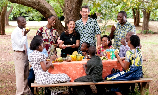 Clodomir kple Lysiane le dzidzɔ kpɔm kple xɔlɔ̃ Kristotɔ aɖewo