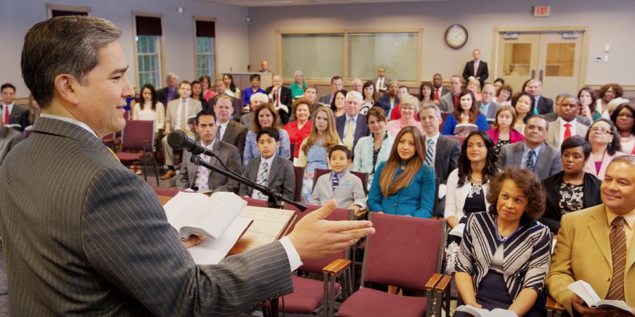 A congregation meeting of Jehovah’s Witnesses