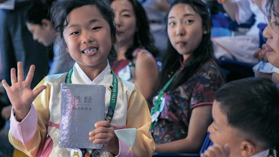 Ndise emi ẹdade ẹto vidio oro ‘ ‘Ima Idibehe Ifep’! Mbono Ofụri Ererimbot.’ Esịt enem ekpri eyen emi nte enye ọbọde ‘Edikabade Eke Obufa Ererimbot.’