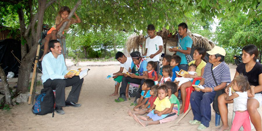 Akpan asiakusụn̄ emi ekerede Frank ke ẹkpep Bible ye mbon Yukpa ke Colombia