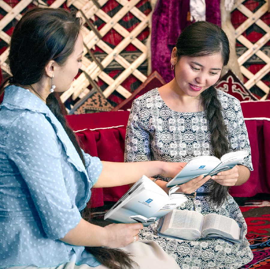 One of Jehovah’s Witnesses studies the Bible with a woman in Kyrgyzstan