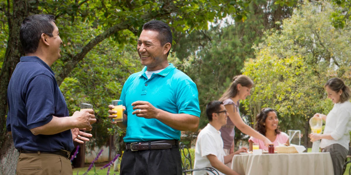 Cristóbal Díaz enjoys a picnic with friends