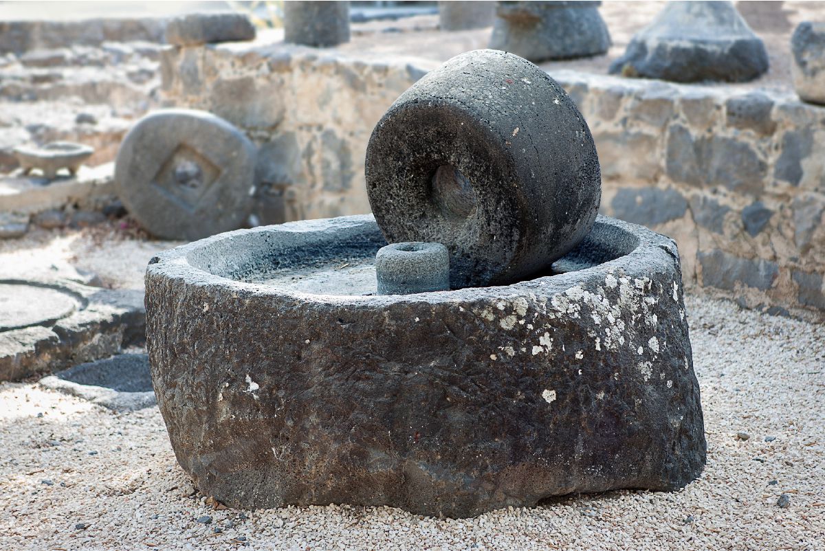 Upper and Lower Millstones