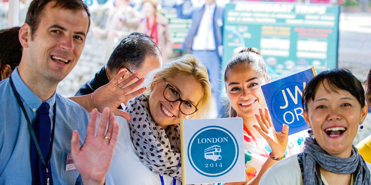 Jehovah’s Witnesses welcome delegates to the 2014 international convention in London, England
