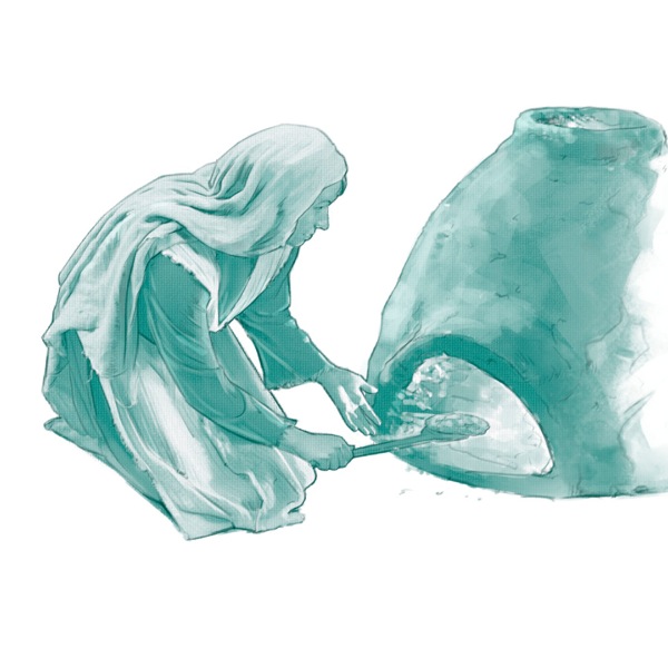 Mujer sacando pan de un pequeño horno